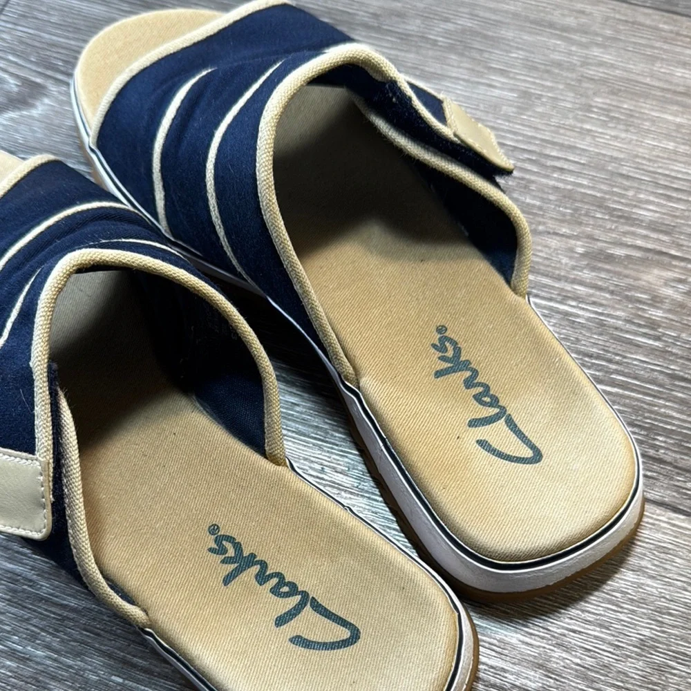 Clarks Navy and Tan Slide Sandals woman’s 8 (b230)